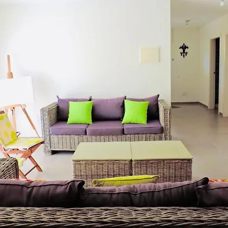 Hetty House - Ferrel, Big House, Balcony With Open View * Ferrel