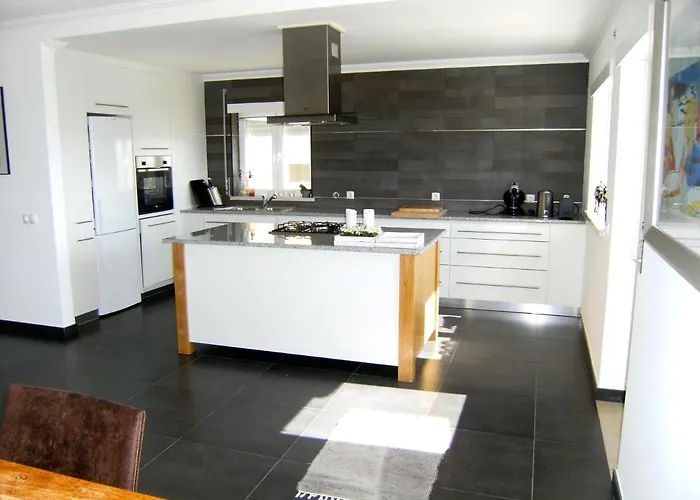 Apartament Hetty House - Ferrel, Big House, Balcony With Open View Ferrel (Leiria)